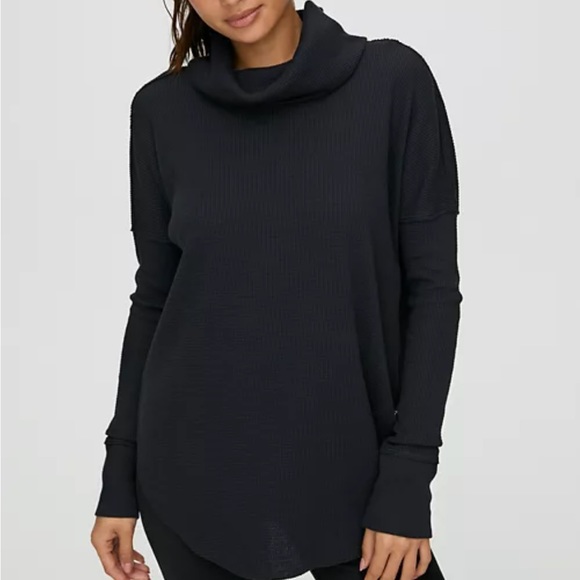 TNA/Aritzia Cowlneck thermal sweater. Size: Small. Colour: Lavender/gray. - Picture 3 of 9
